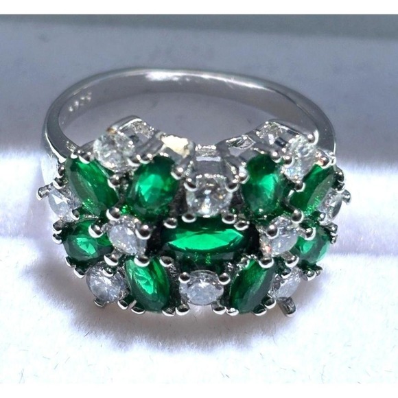 Jewelry - Emerald Green & White CZ Flower Cluster Ring For Women Silver Plated NEW